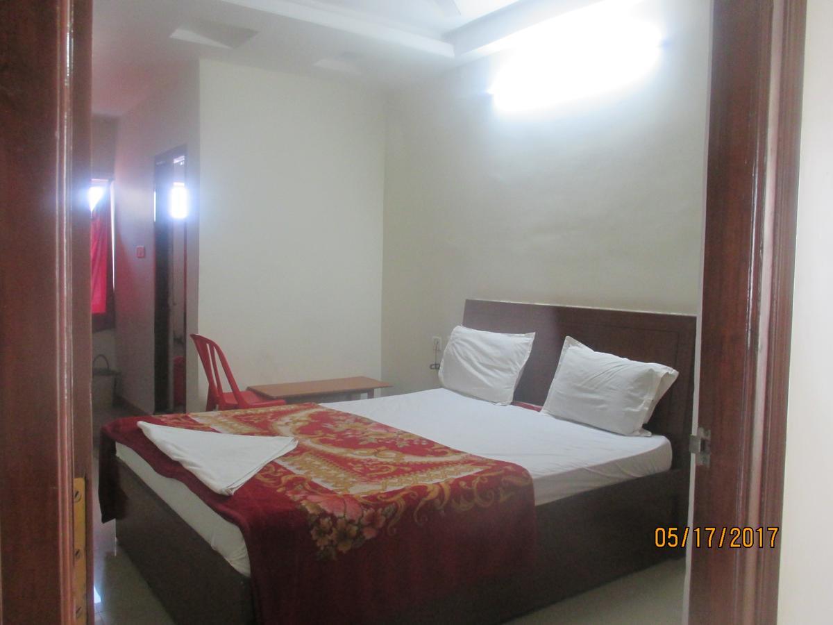 Sri Sai Ganesh Lodge Haiderabad Buitenkant foto