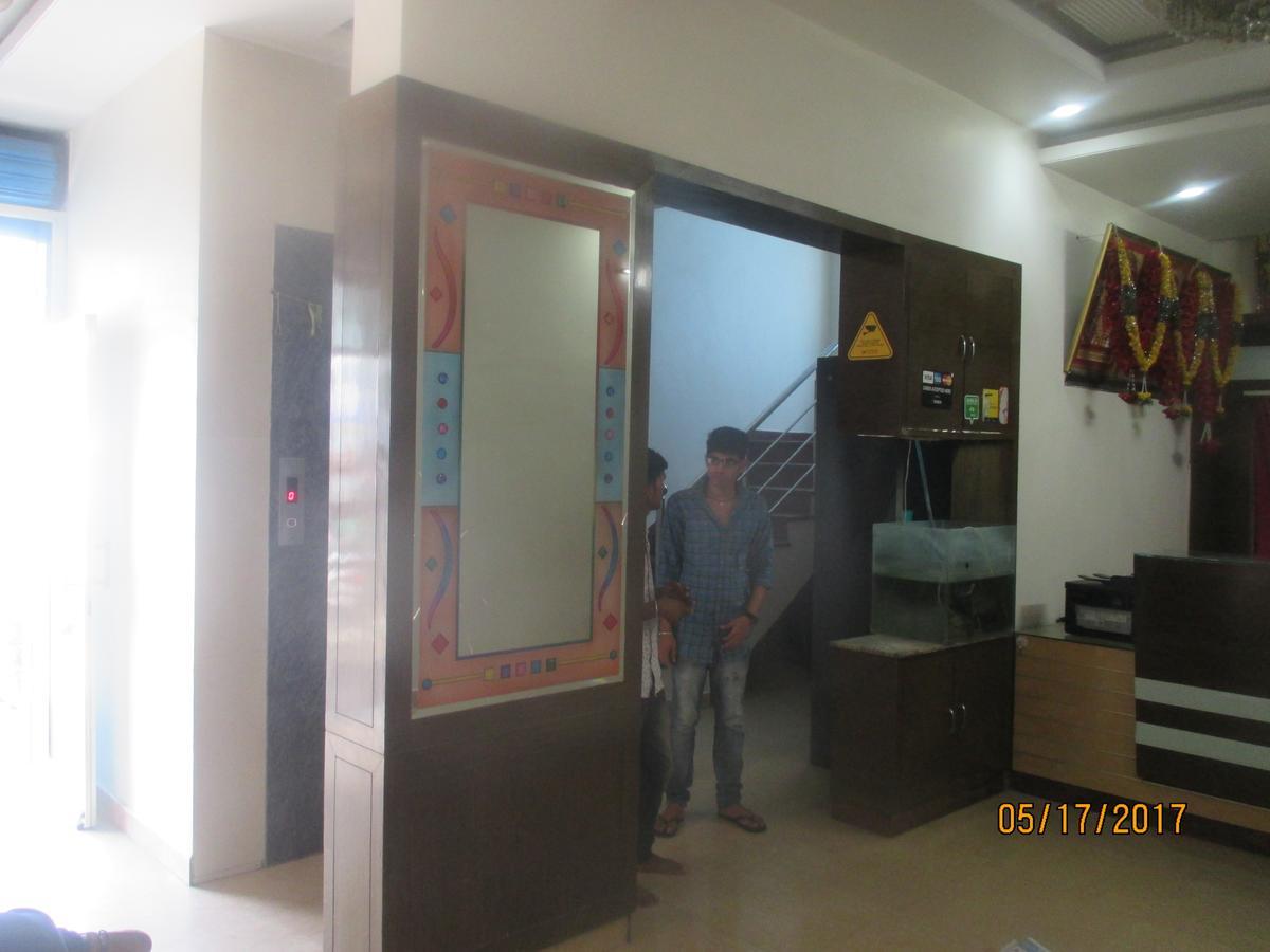 Sri Sai Ganesh Lodge Haiderabad Buitenkant foto