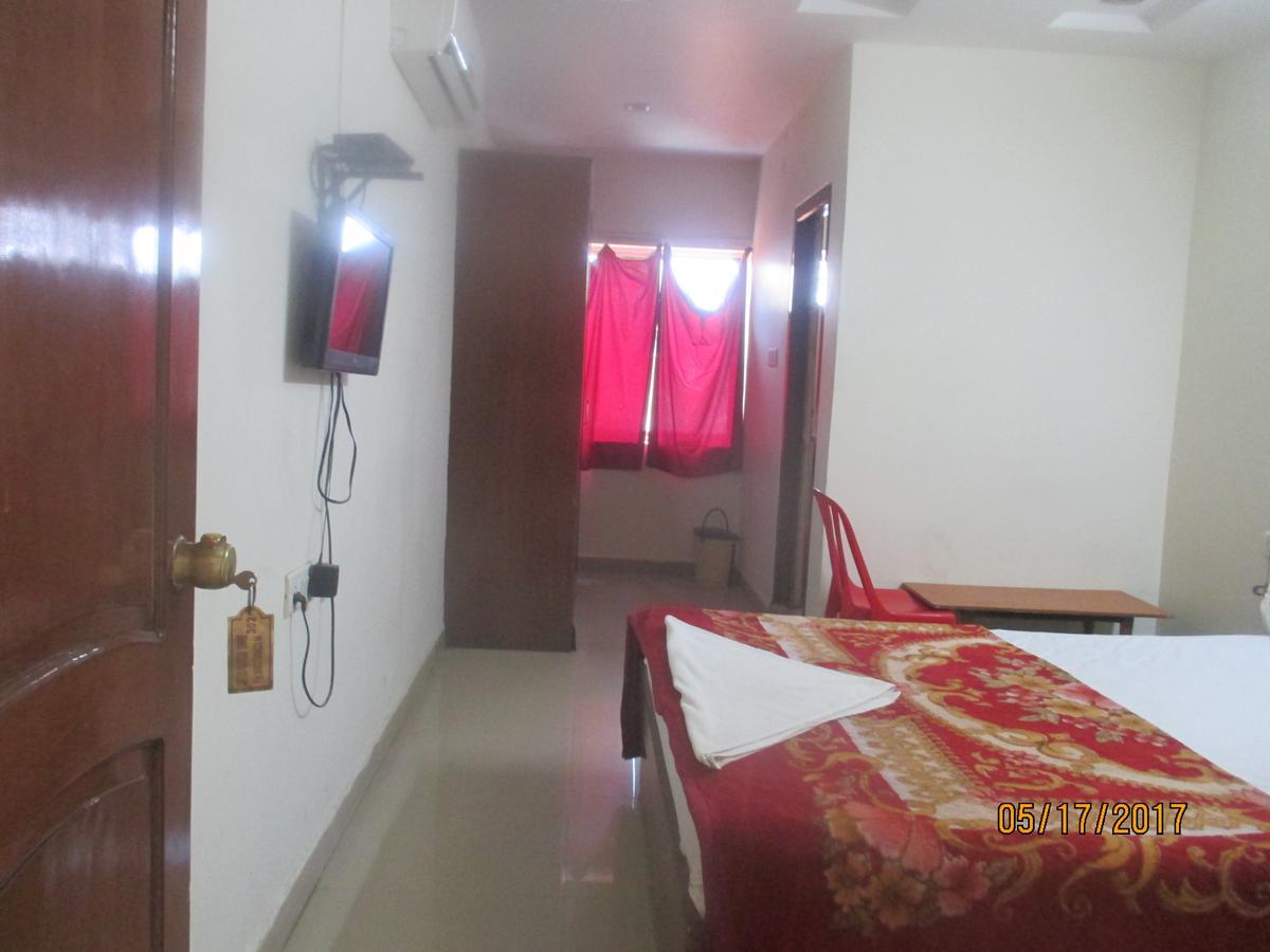 Sri Sai Ganesh Lodge Haiderabad Buitenkant foto