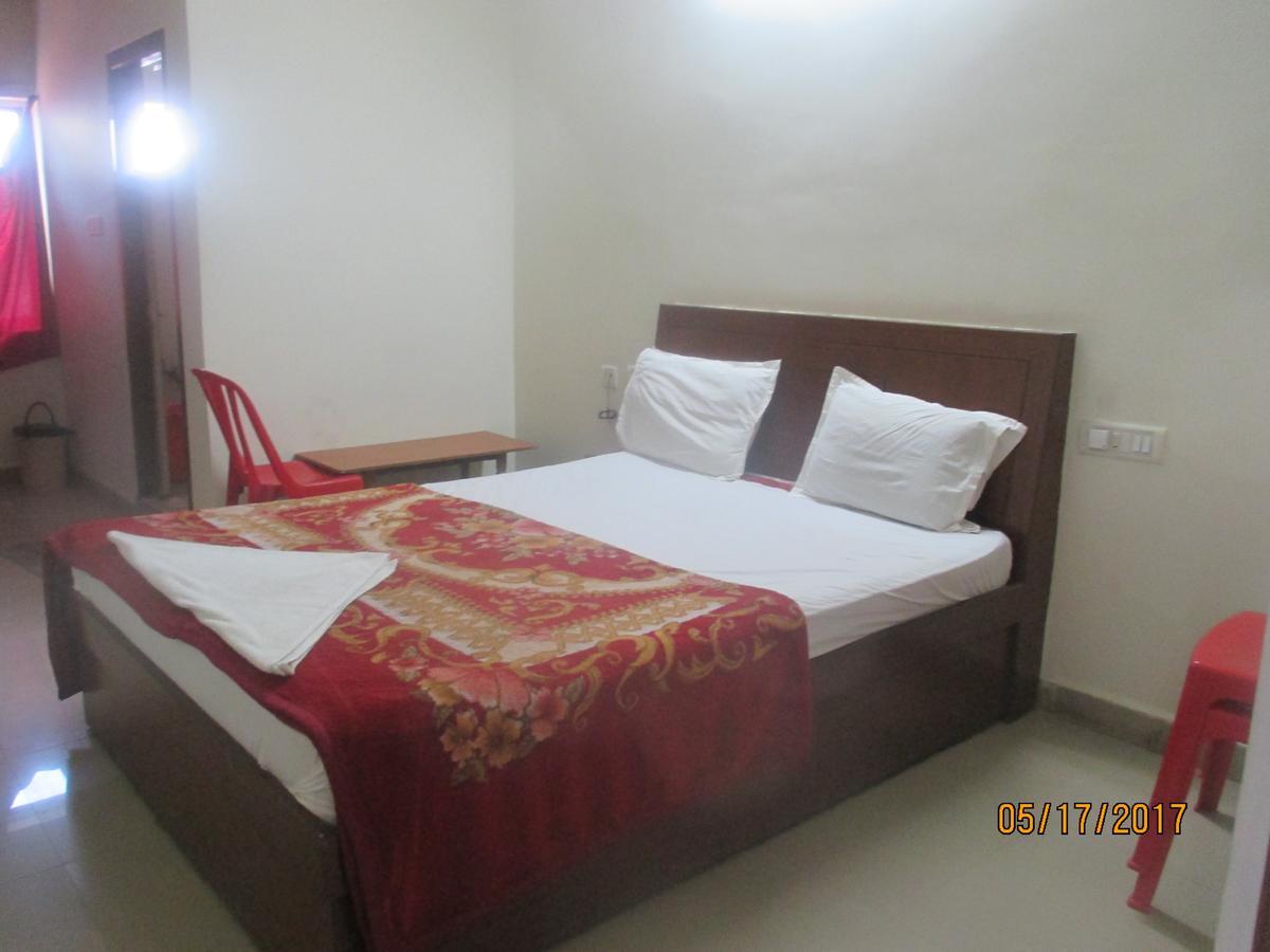 Sri Sai Ganesh Lodge Haiderabad Buitenkant foto