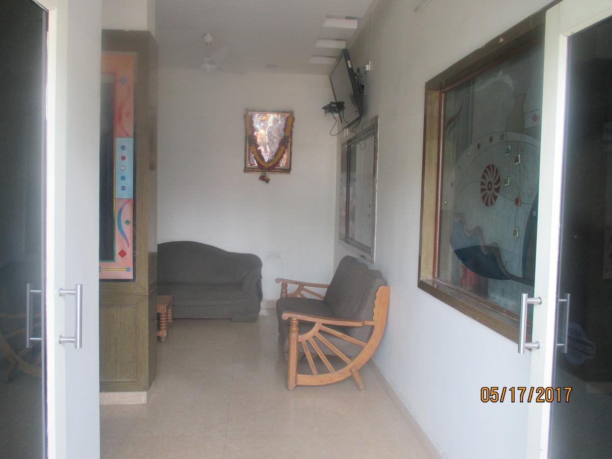 Sri Sai Ganesh Lodge Haiderabad Buitenkant foto
