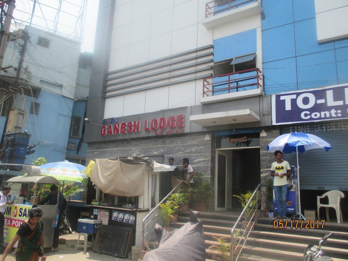 Sri Sai Ganesh Lodge Haiderabad Buitenkant foto