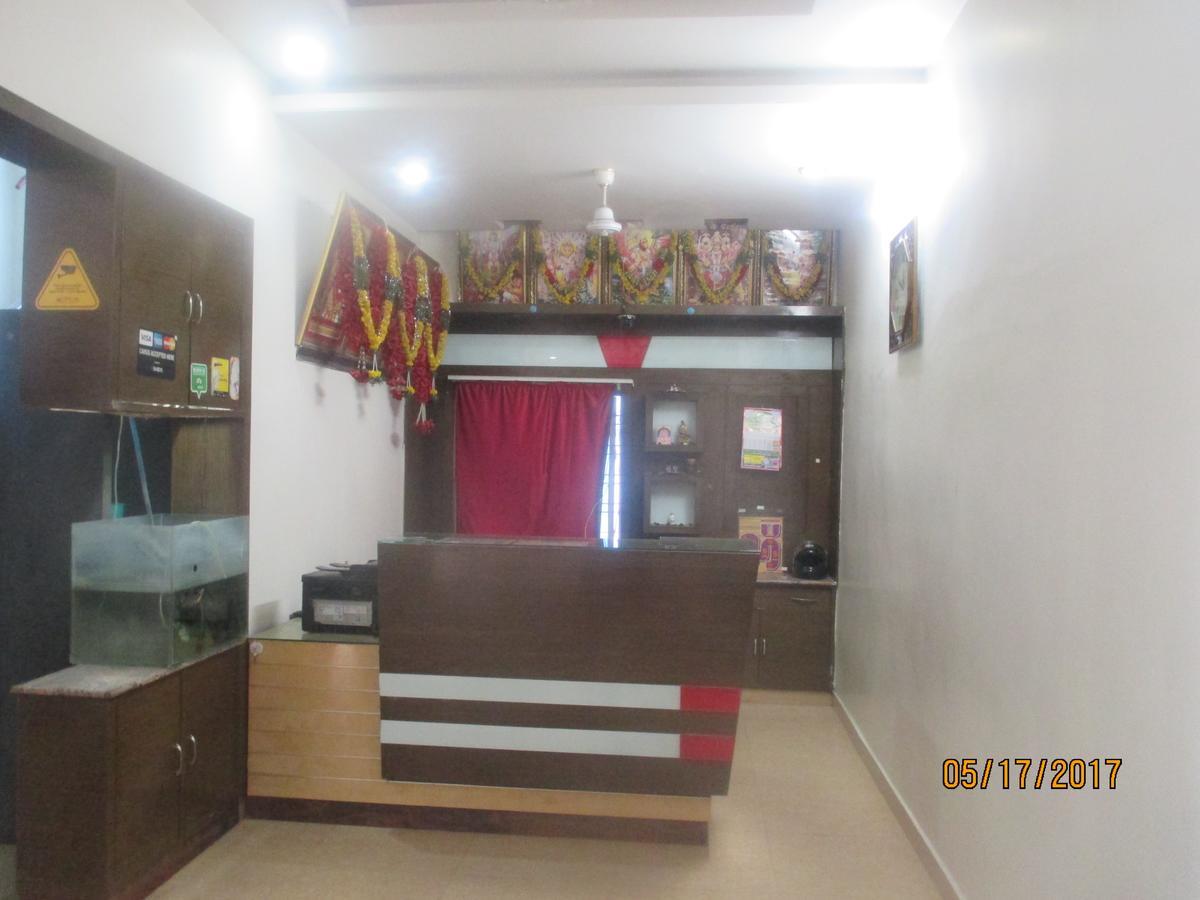 Sri Sai Ganesh Lodge Haiderabad Buitenkant foto